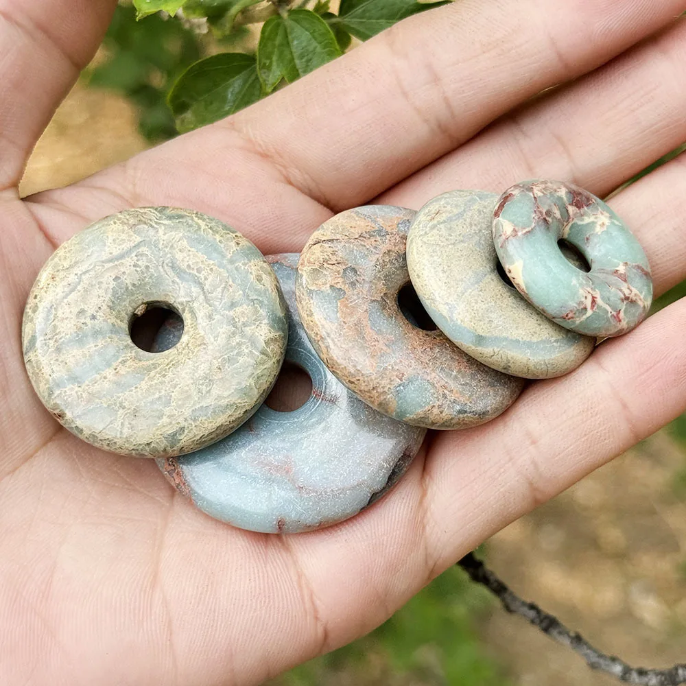 

Бусина из зеленого камня Shoushan в форме пончика 253035 мм для самостоятельного изготовления аксессуаров, ожерелья, детали для ювелирных изделий, 1 шт.