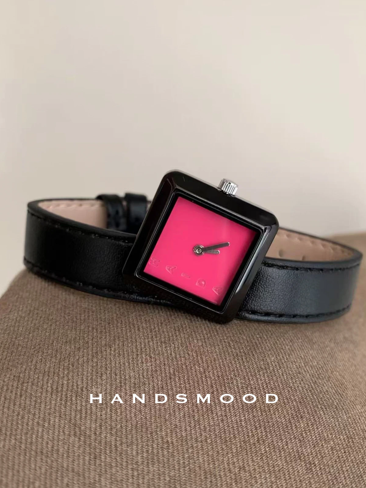 Orologio da donna in pelle elegante e alla moda di fascia alta con smussatura nera rosa rossa per gioielli da donna orologi di fascia alta orologi da donna alla moda