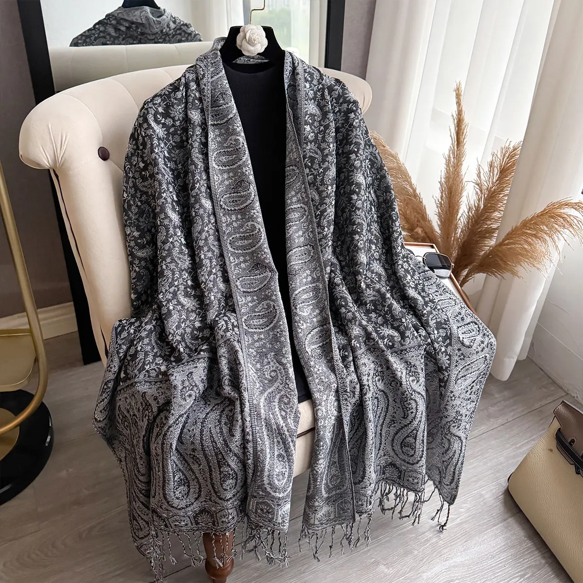 

Large Size Pashmina Shawl Tassel Paisley Small flowers Element Scraf Casual Outdoor Wear Muslim Headscarf Elegant Wrap for Women