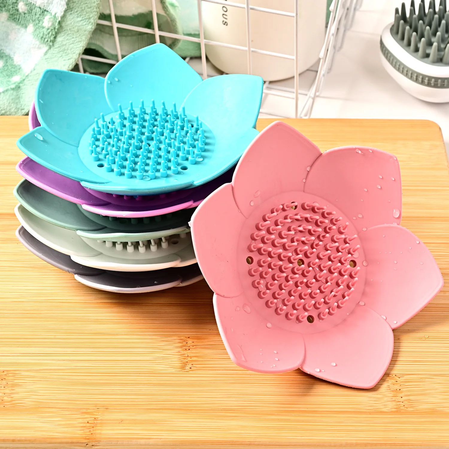 Soap Box Lotus Shape Non-slip Portable Silicone for Draining Soap Tray Draining Soap Dish Bathroom Accessories