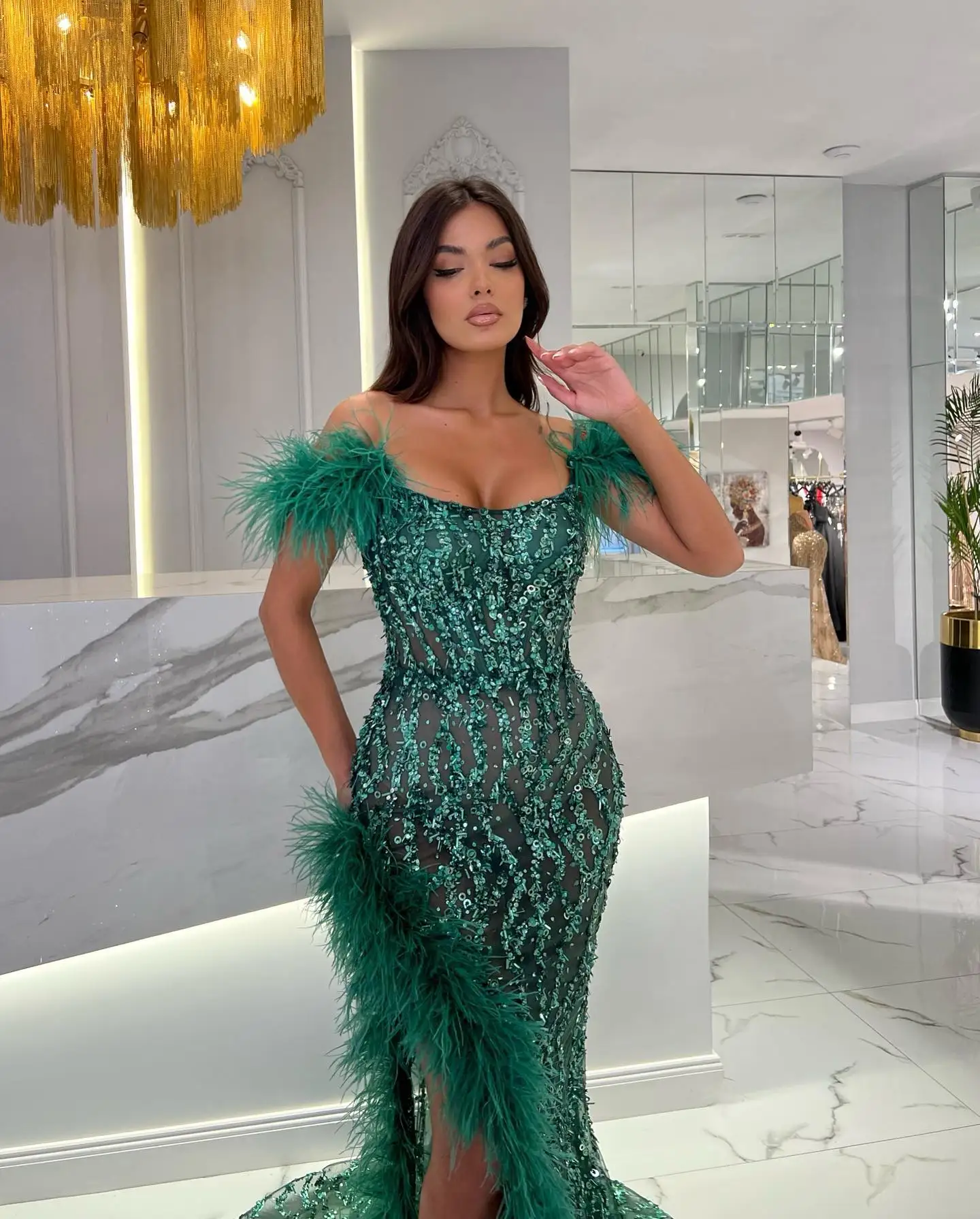 Luxury Beading Mermaid Prom Dresses Off the Shoulder Emerald Green Feathers Slit Formal Occasion Dress فساتين مناسبة رسمية Gown