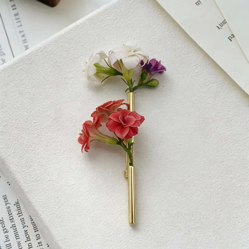 

Vintage Floral Bouquet Brooch Golden Creative Design Niche Romantic Atmosphere Brooches For Lady Daily Party Outfit Decoration