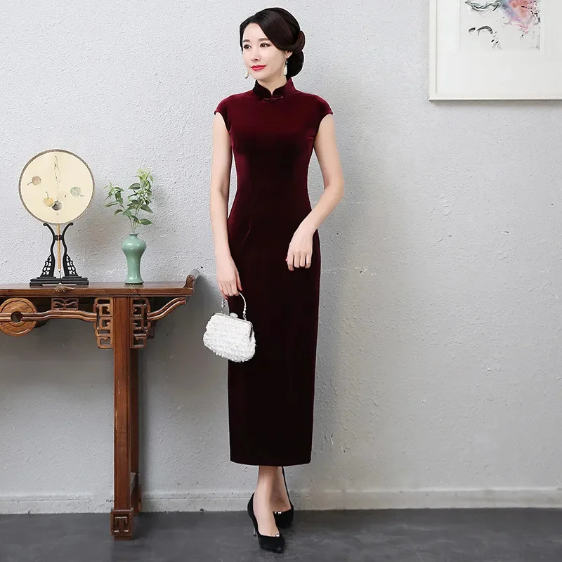 

Women Golden Velvet Dress Middle aged Female Cheongsam 2024 Spring/Summer New Sleeveless Simple Long Dresses 4XL