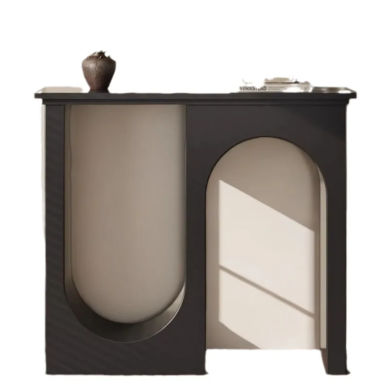 The foyer is against the wall, th artistic feeling of te entrance, he end view table, modern minimalist light luxury entr