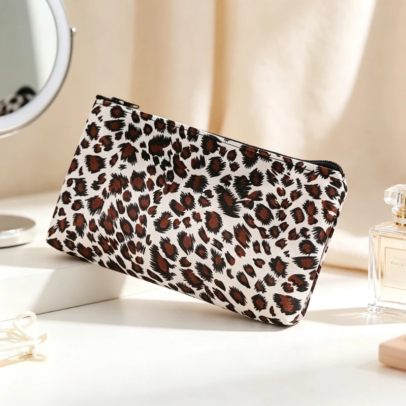 Skincare D'Alba - Make-uptas met luipaardprint en ritssluiting, canvas
