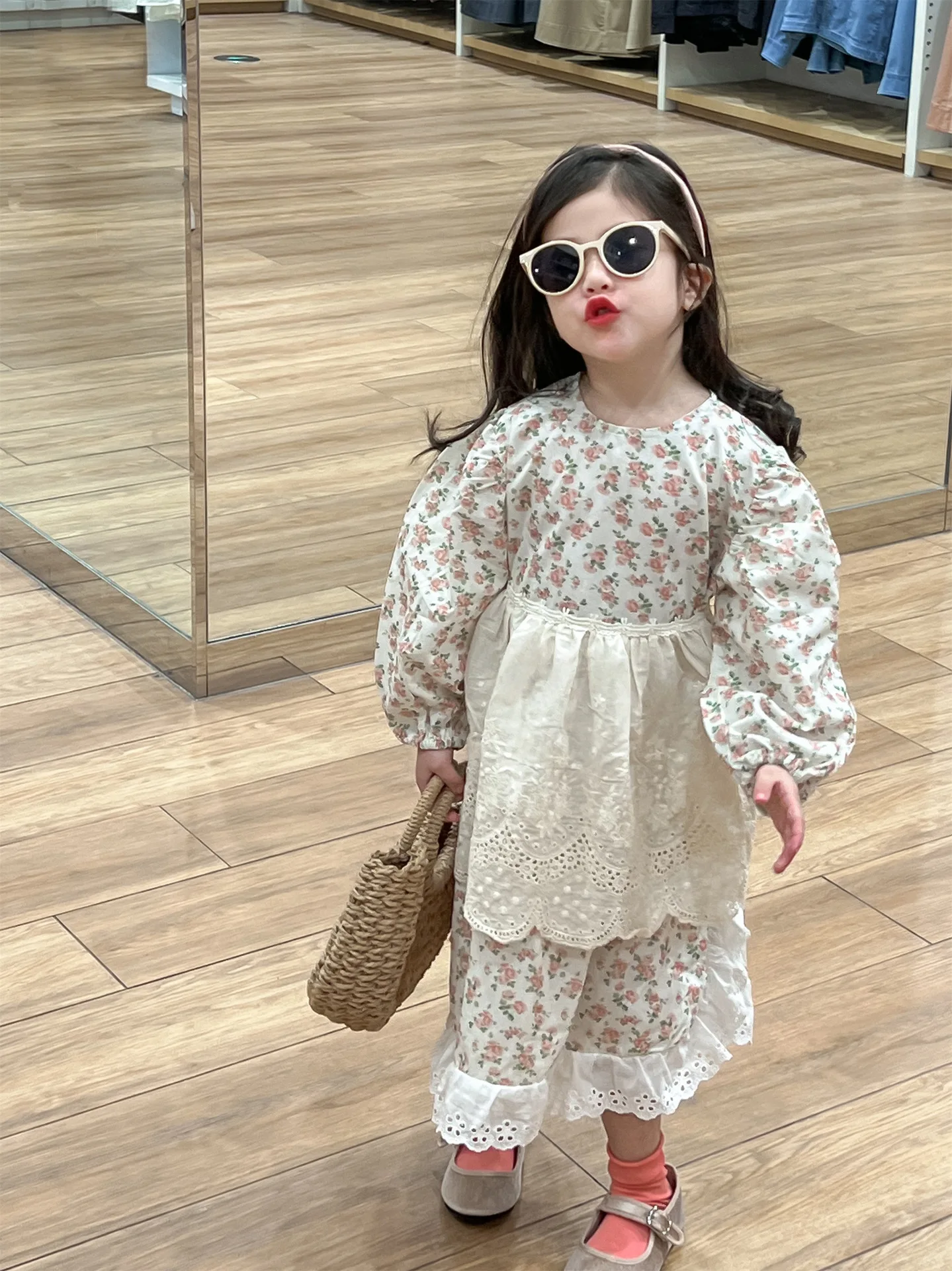 فستان بناتي 2025 فستان ربيعي للفتيات على الطراز الريفي دانتيل وزهرة مجزأة فستان طويل دانتيل الأميرة المئزر