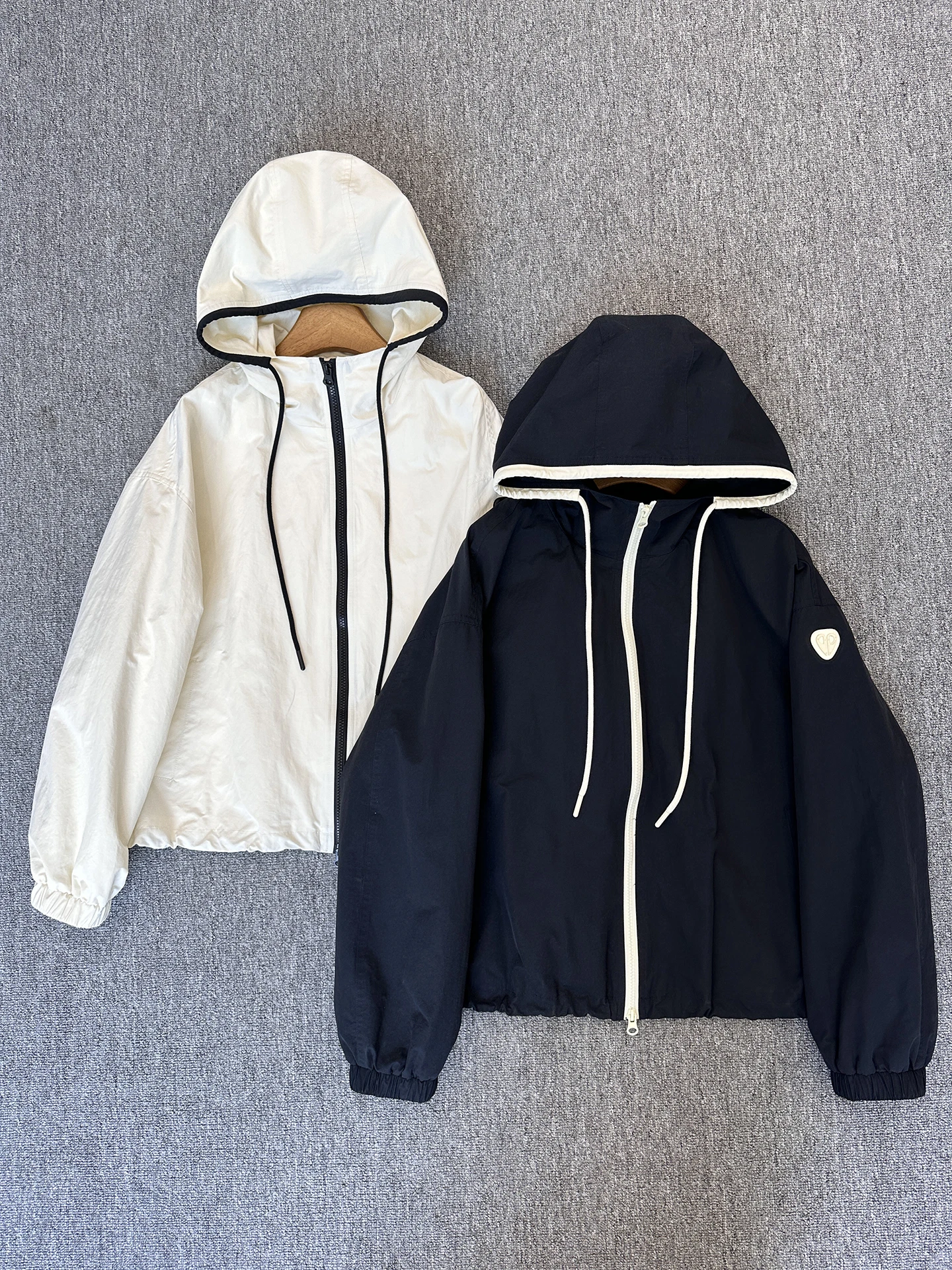 

Spring 2026 Casual Style Heart Patterned Hooded Short Jacket Women's Loose Fit Versatile Cotton Nylon Blend Coat for Couples