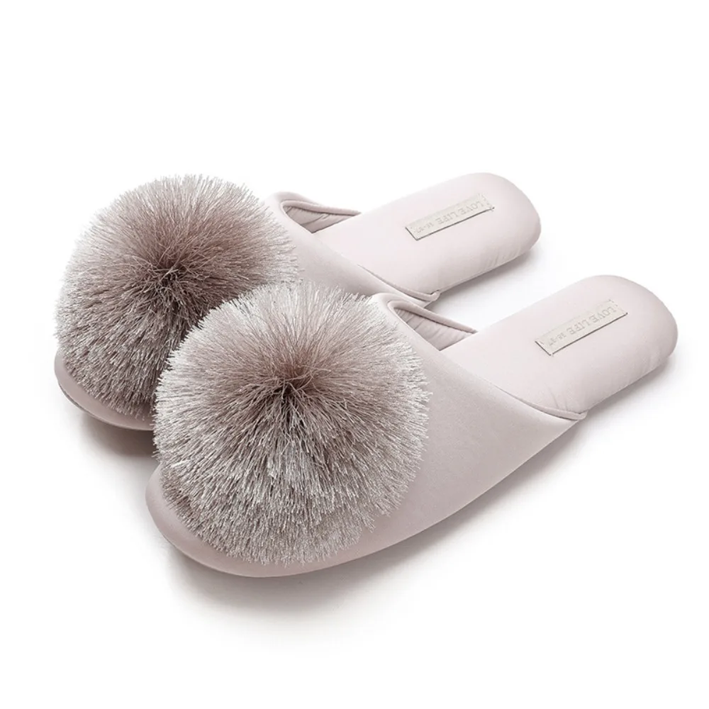 

Новые домашние тапочки, сохраняющие тепло с плюшевыми шариками, туфли на плоской подошве, противоскользящая износостойкая домашняя обувь для женщин