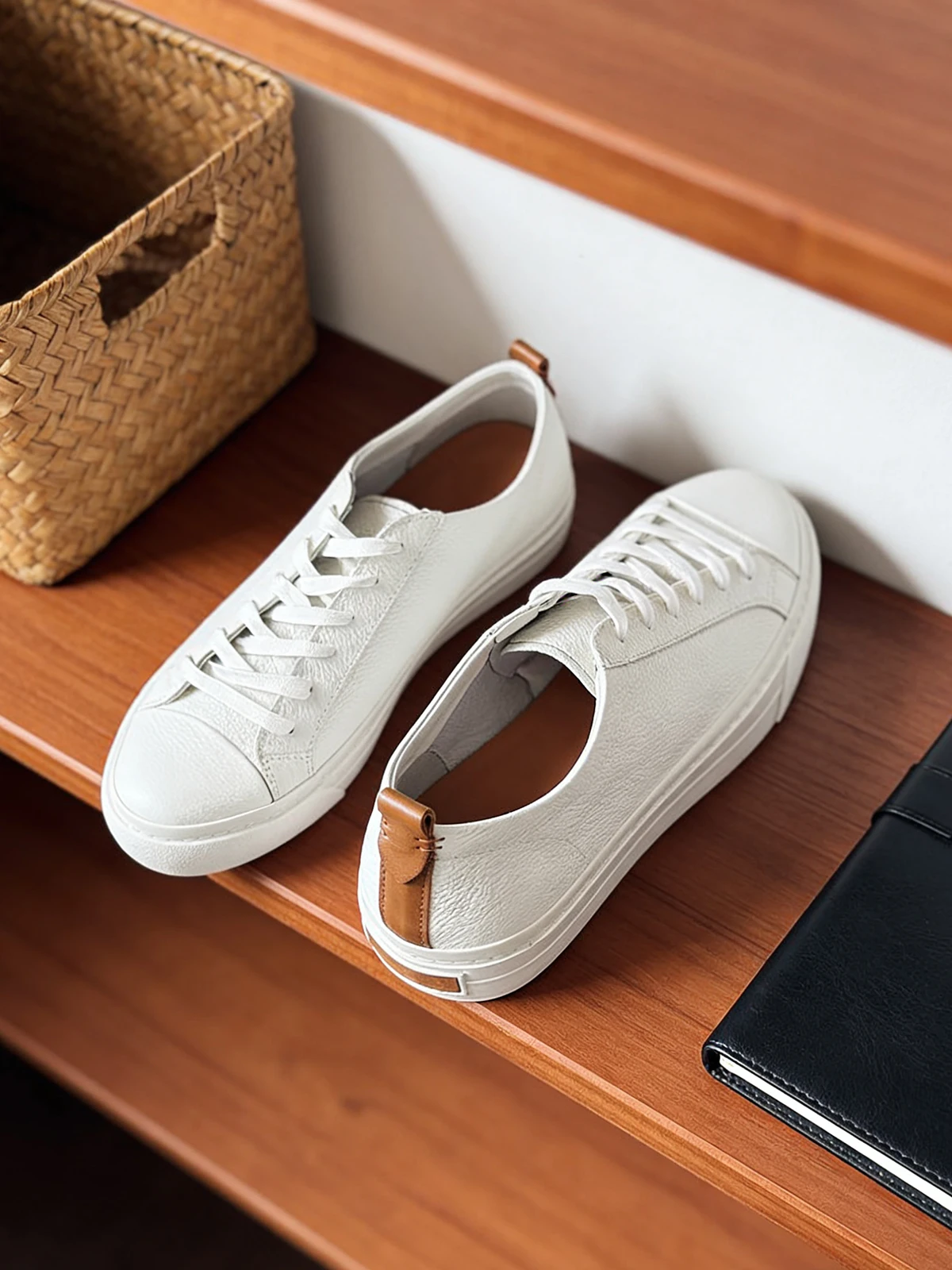 Women\'s Luxury Brand Genuine Leather White Sneakers Minimalist Lace-Up Casual Comfortable Daily Fashion Ladies Flat Shoes