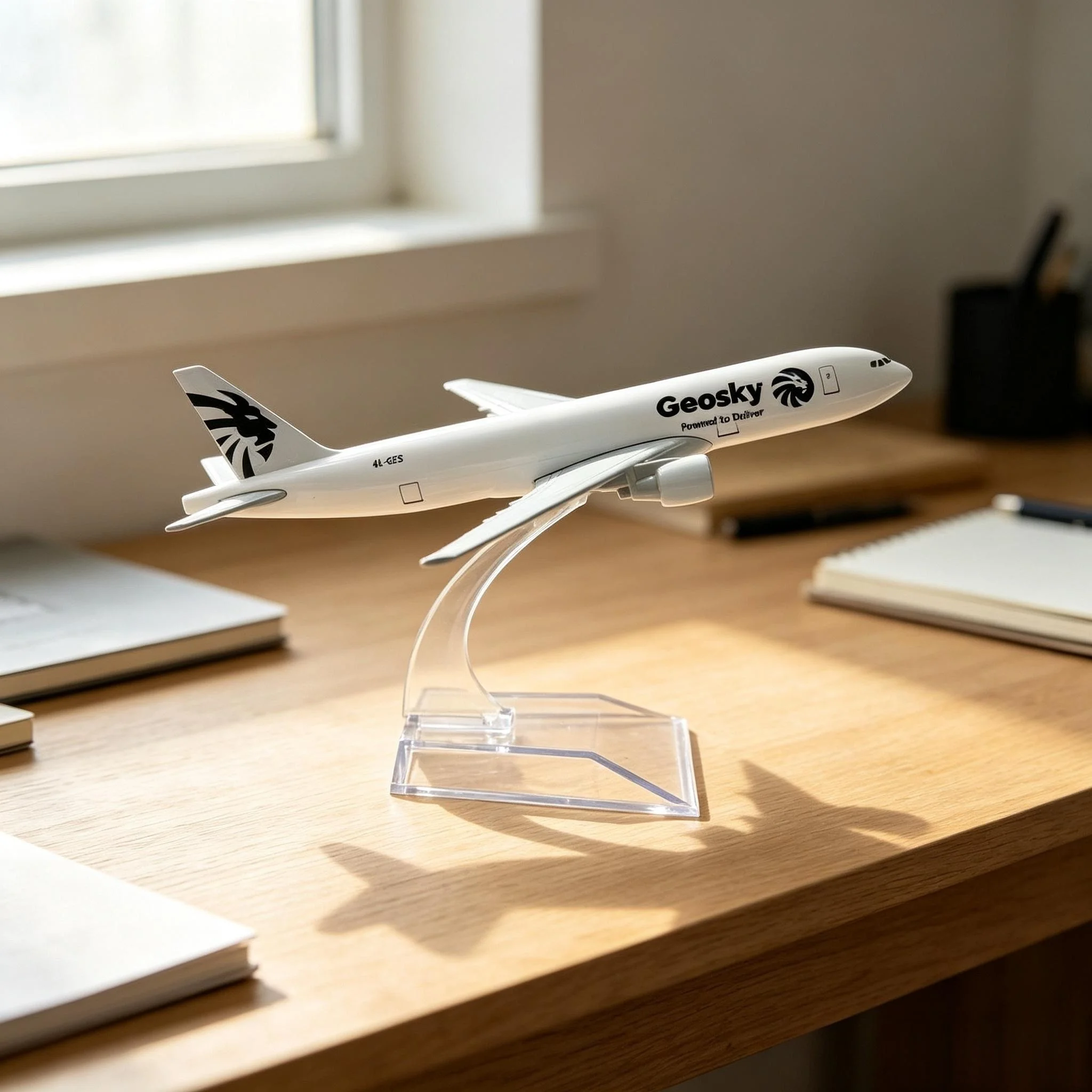 16cm Boe-ing Georgia B767 Airplane Model Kit 1/400 scale Diecast Metal Airplane Model With Stand For Collections Displays Gift