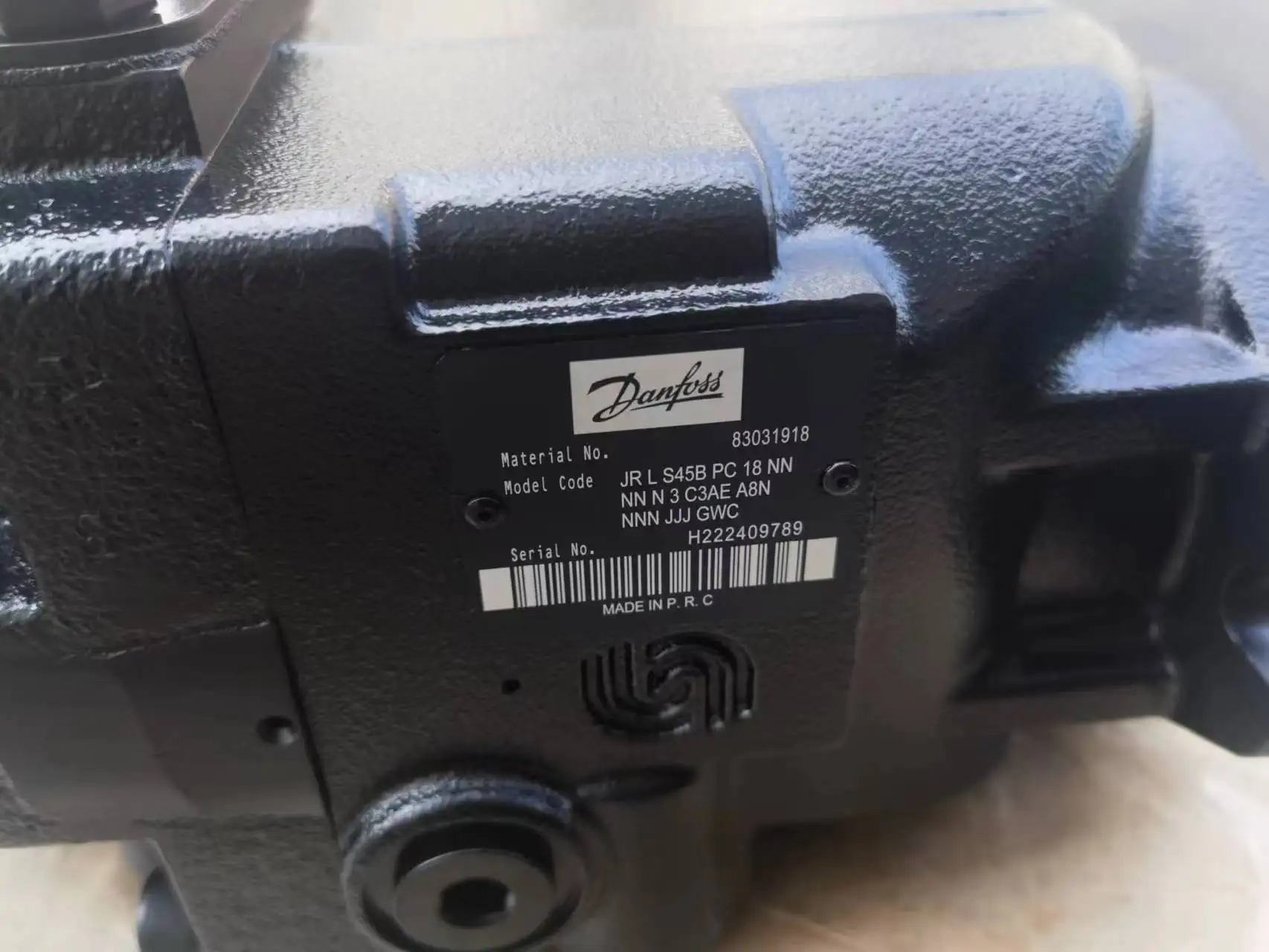 H1T053R H1T053RANA4C3NE7FG5H323232323NP28PNNNNNNN hydraulic piston pump H1P045 H1P053 H1T045 H1T053 H1P H1T