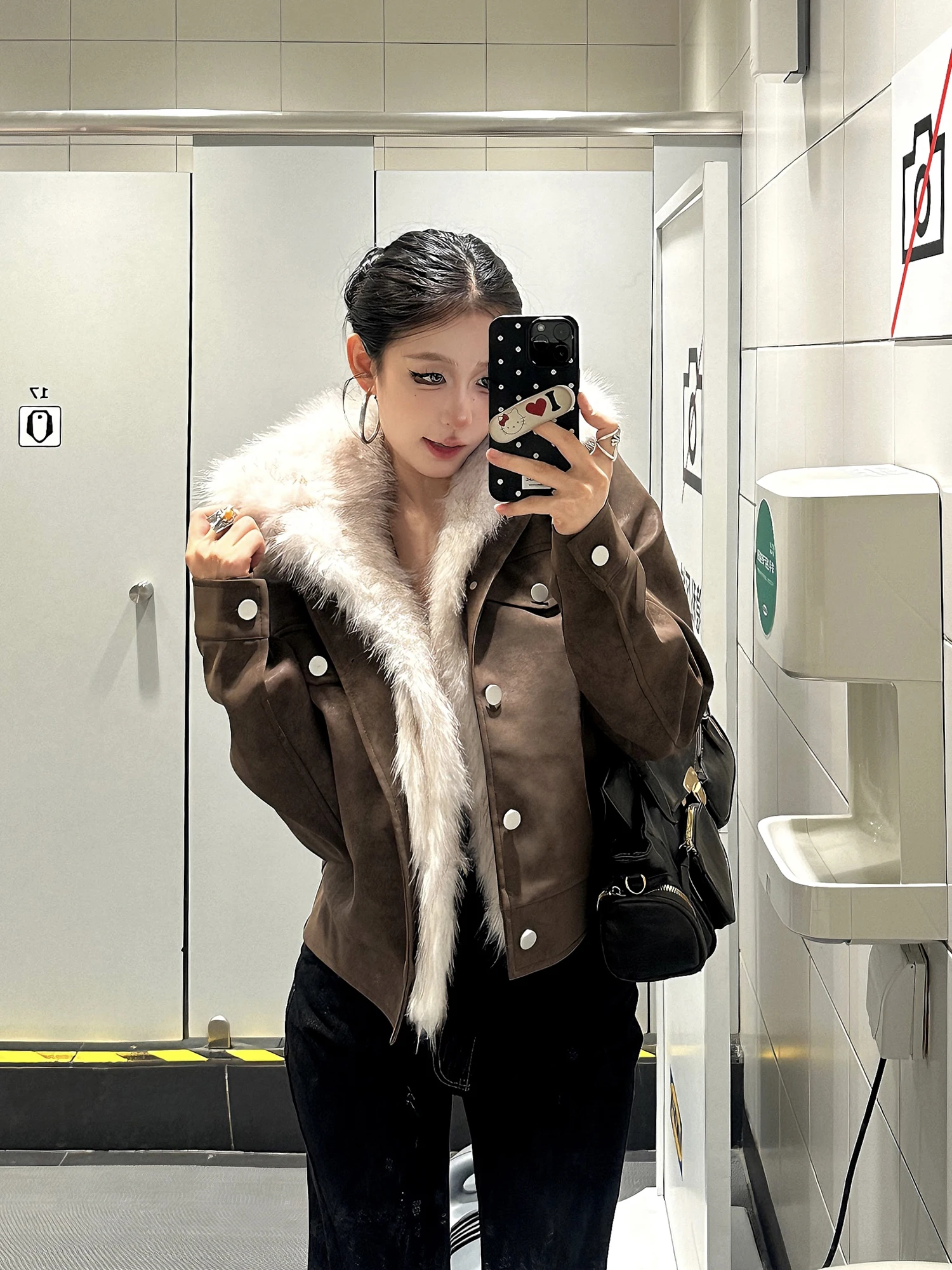 Jaqueta Feminina de Couro Sintético Estilo Americano Retrô Quente para Outono/Inverno, Casaco Acolchoado com Gola de Pele e Efeito Emagrecedor