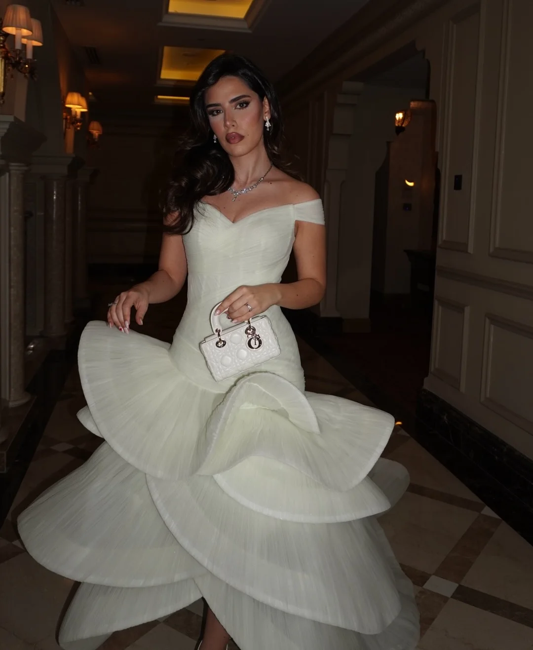 

Meetlove Simple Customized Off-the-shoulder V-neck Sleeveless Ankle Length White Pleats Elegant for Women Party 2025