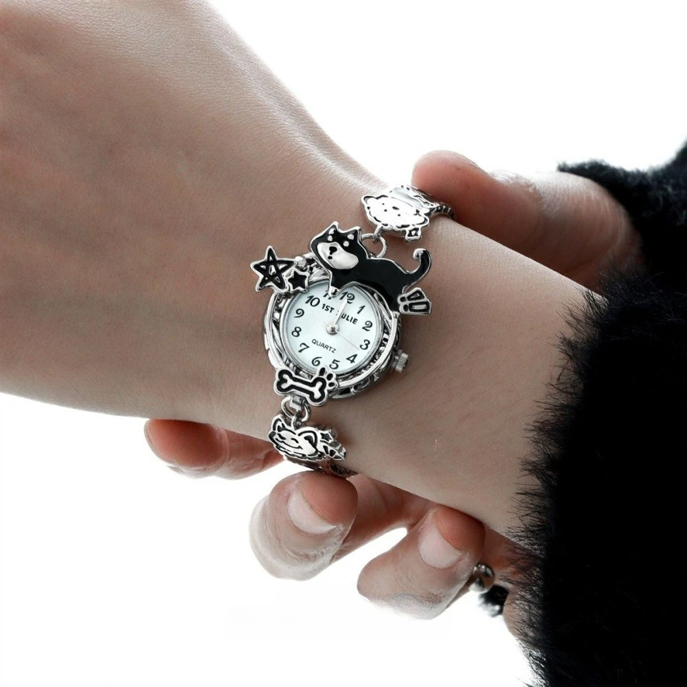 

Graffiti Lazy Dog Platinum Plating Quartz Watches original Vintage Style niche design sweet cool jewellery woman Decoration Gift