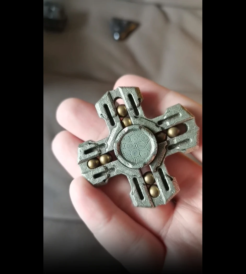 

McKee Copper Little Paladin Fingertip Gyroscope Decompression Toy EDC