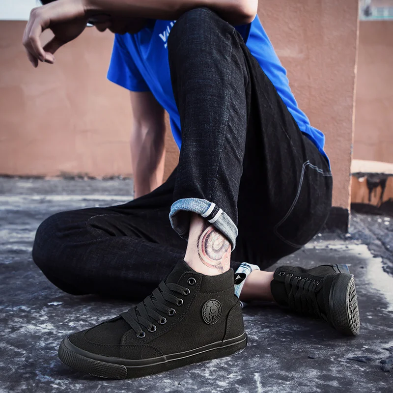 

Повседневная полностью черная базовая обувь для скейтбординга для студентов, удобная спортивная обувь на плоской подошве, мужские высокие парусиновые кроссовки без шнуровки на шнуровке