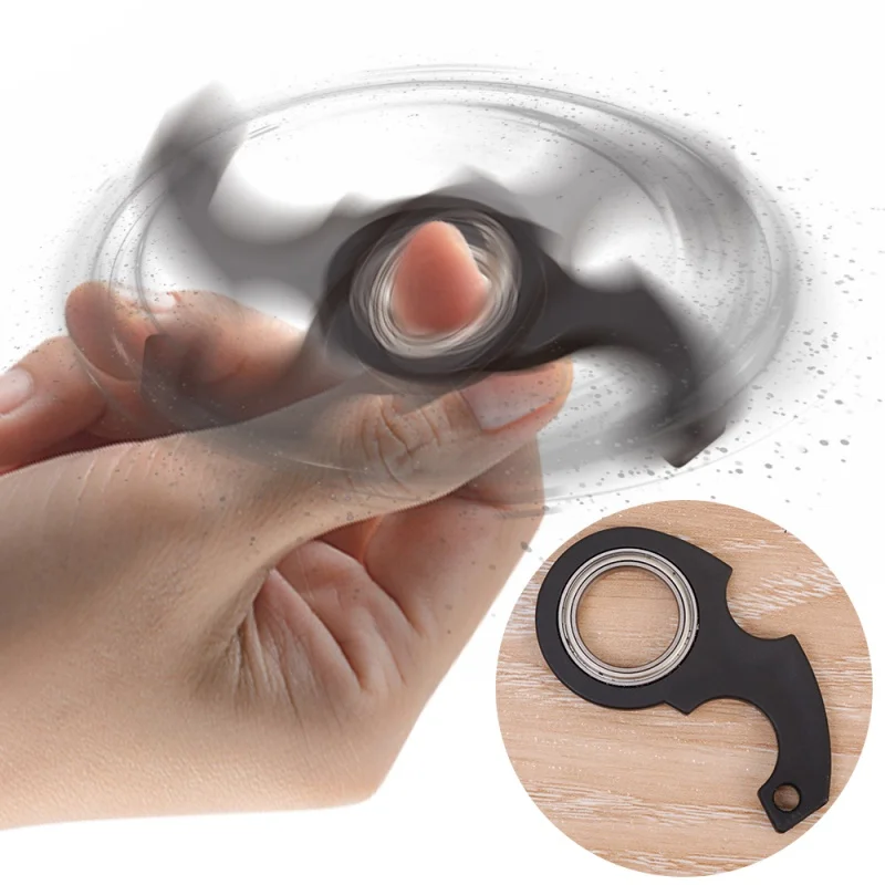 Vendita calda Nuovo Karambit Spinner Dito Girevole Artiglio Coltello Portachiavi Grano di Metallo di Alta Qualità Texture Fidget Spinner Portachiavi In Metallo Giocattolo
