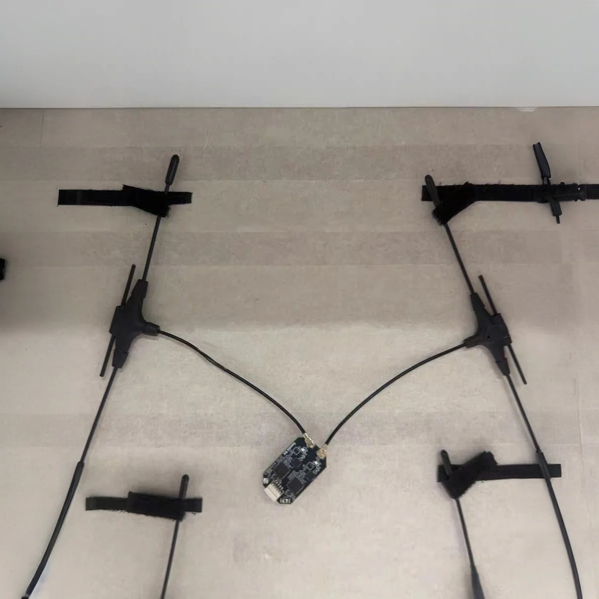 

BETAFPV ExpressLRS 915MHZ 2.4G Dual Band RX Xrossband Receiver Dual-Band Integrated Dual-Channel Gemini Receiver For FPV Drone