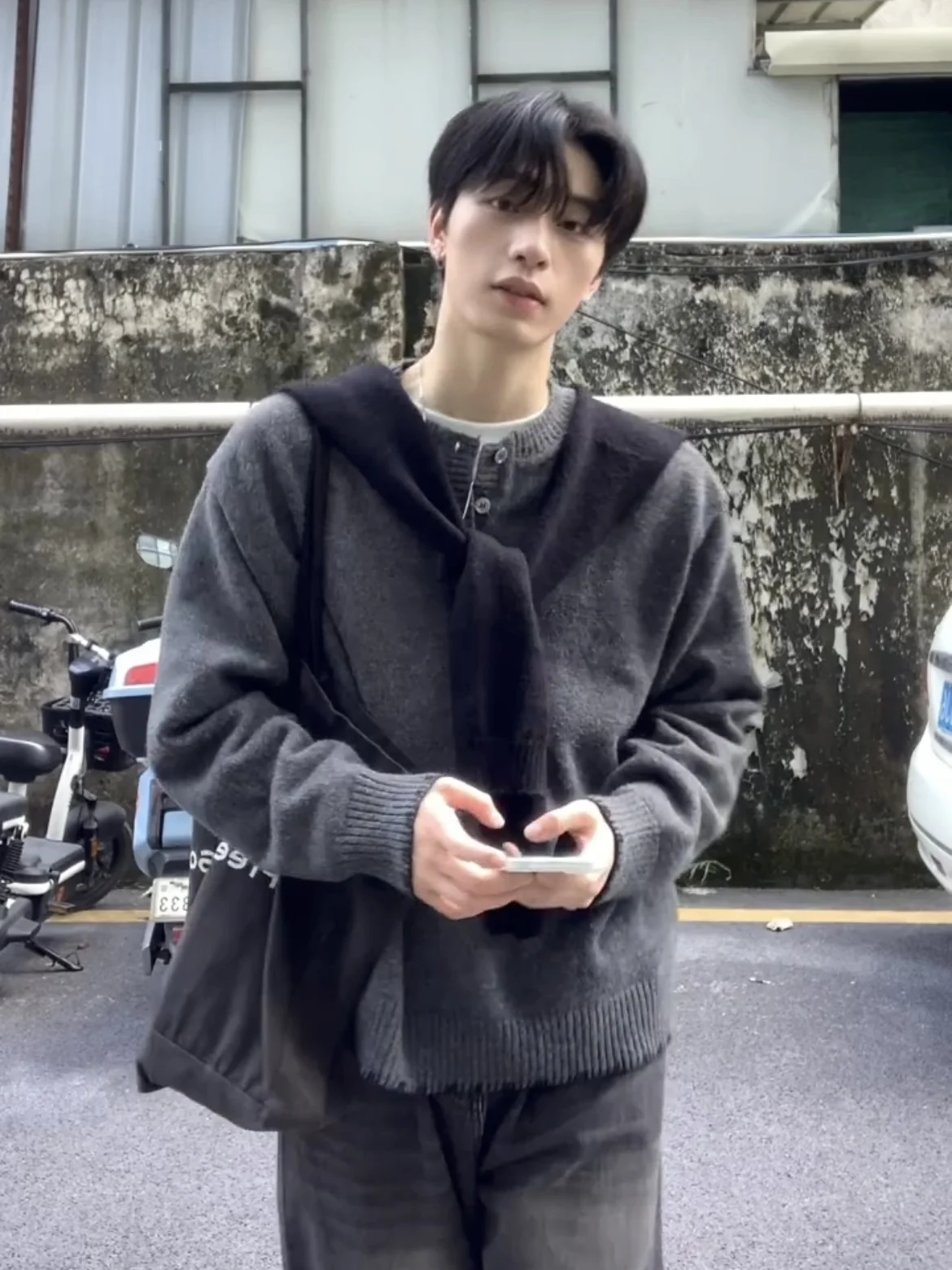 

Мужской модный свитер свободного кроя с круглым вырезом, в стиле колор-блок, с высоким дизайнерским акцентом на плечах, осенне-зимний, американский стиль