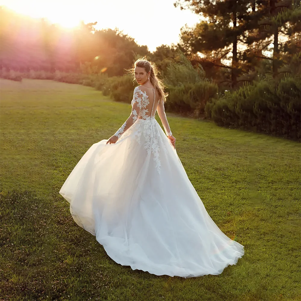 بوهو فستان زفاف أنيق مخصص زر الوهم الخلفي مغرفة الرقبة يزين كم طويل ألف خط سويب تراين تول فستان زفاف #3