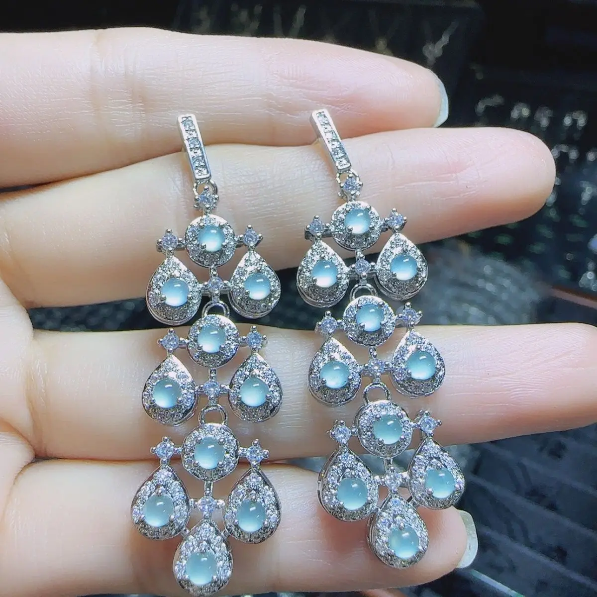 

Natural A jadeite ice blue stud earrings and earrings (choose one of the best in diversity)