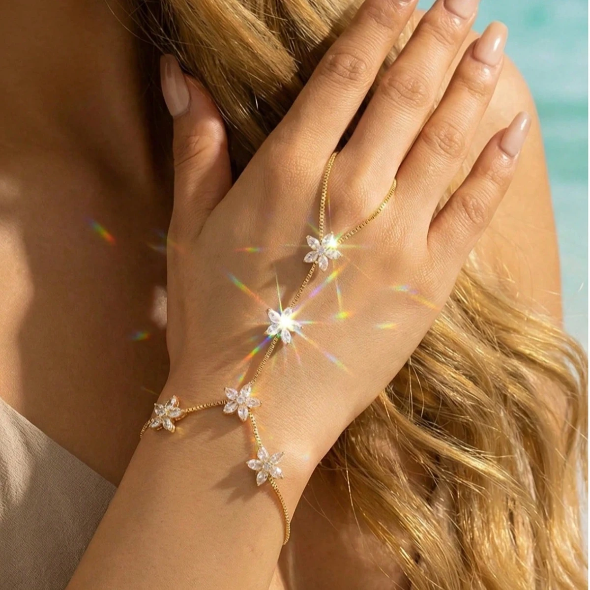 

New Design INS Fashion Simple Crystal Zircon Flower Integrated Finger Bracelet And Ring Women's Accessory