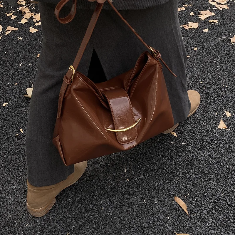 

New Vintage Underarm Bag for Women Retro Shoulder Bag with Top Handle Minimalist Crossbody Purse for Daily Use Solid Color Bag