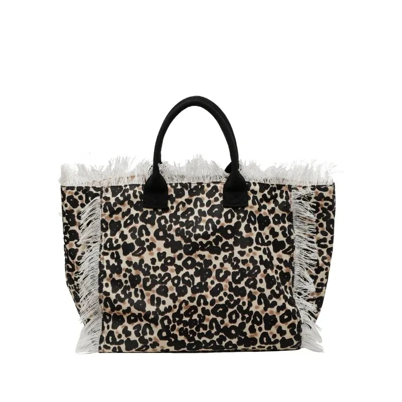 Commuting Leopard P… - image