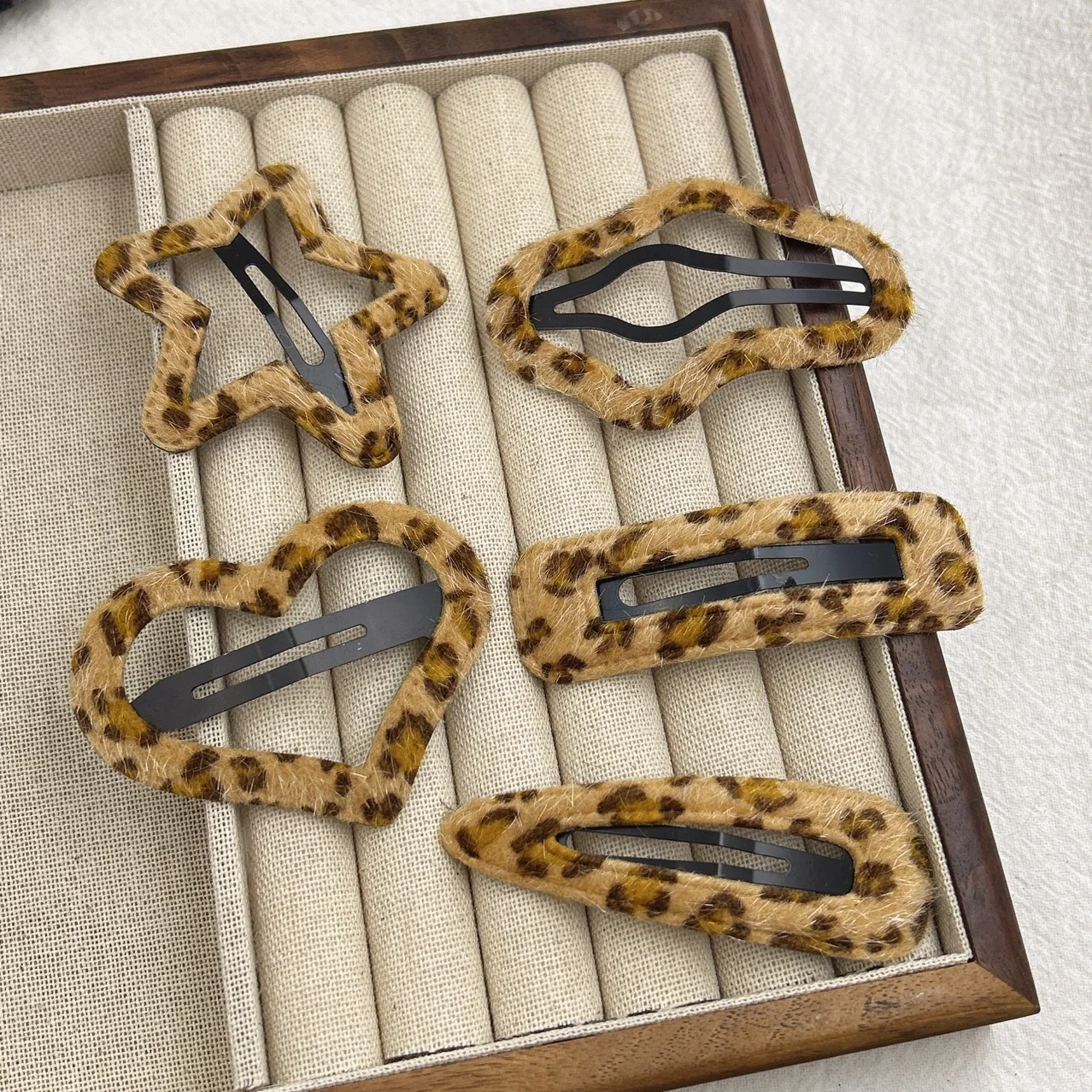 1 مجموعة الأزياء الكورية BB مقاطع الشعر ليوبارد طباعة أفخم لطيف المشابك النساء الفتيات إكسسوارات الشعر الشتاء مشبك خاطف غطاء الرأس