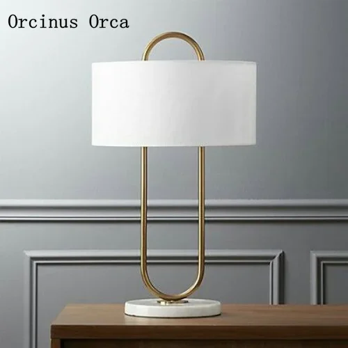 Postmoderne einfache goldene dekorative Tischlampe Schlafzimmer Nachttischlampe amerikanische kreative LED-Kunst Marmor Tischlampe kostenloser Versand
