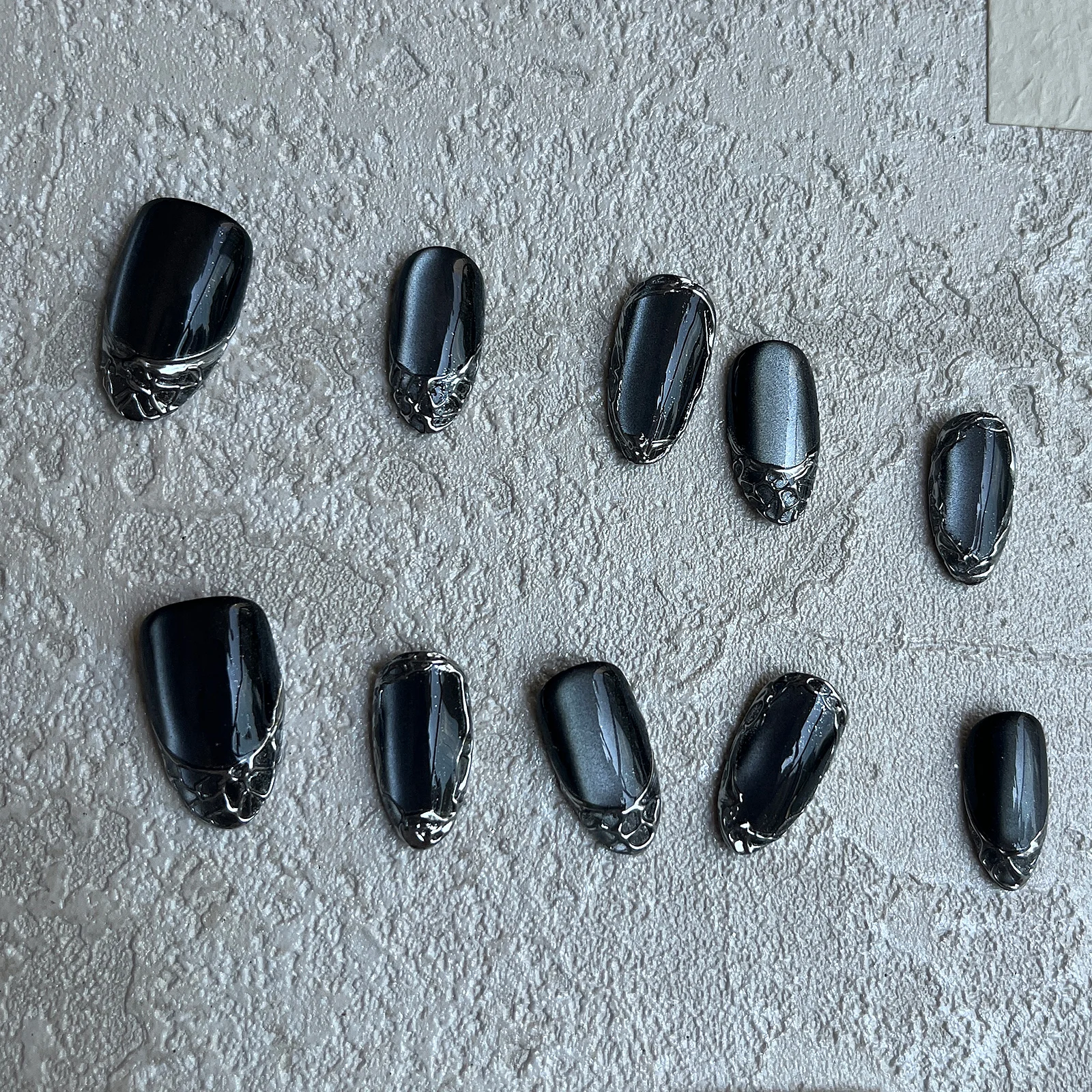 Handmade Short Almond-Shaped Press-On Nails Irregular Silver Mirror Powder 3D Metallic Design Dark and Edgy Style Reusable 10Pcs