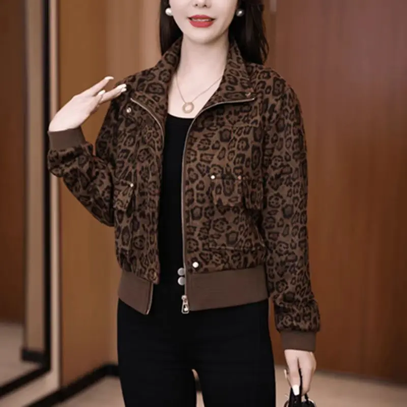 2026 Fashion Mom's New Short Jacket Leopard Print  Loose Jacket Casual Top Retro  Autumn New Popular Sporty And Stylish Jacket