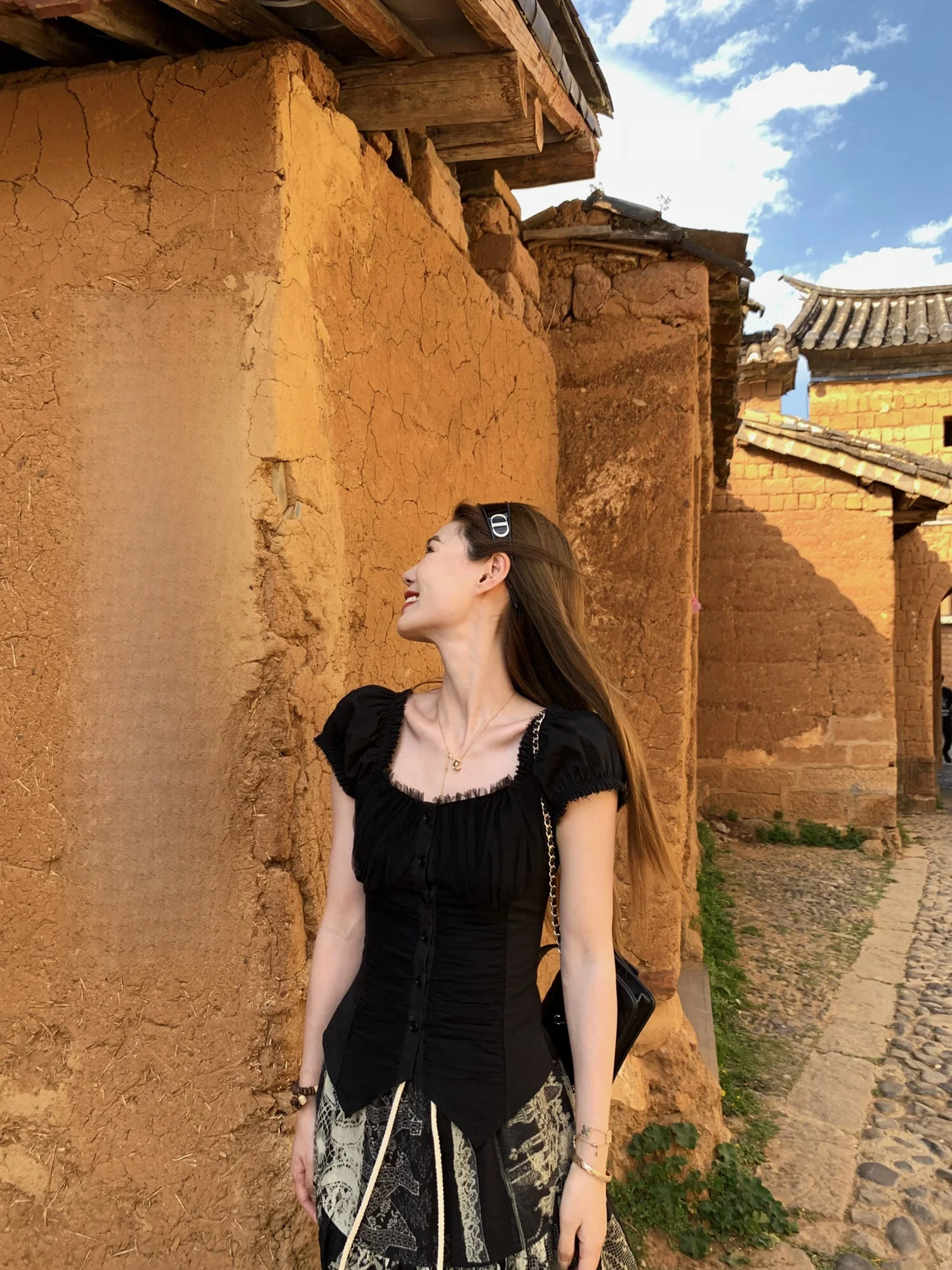 

Двухслойный сетчатый топ с квадратным воротником и дизайном «Лунная ночь» от бренда Xiao Jun Jun, из смесового хлопка, комфортный, короткий.