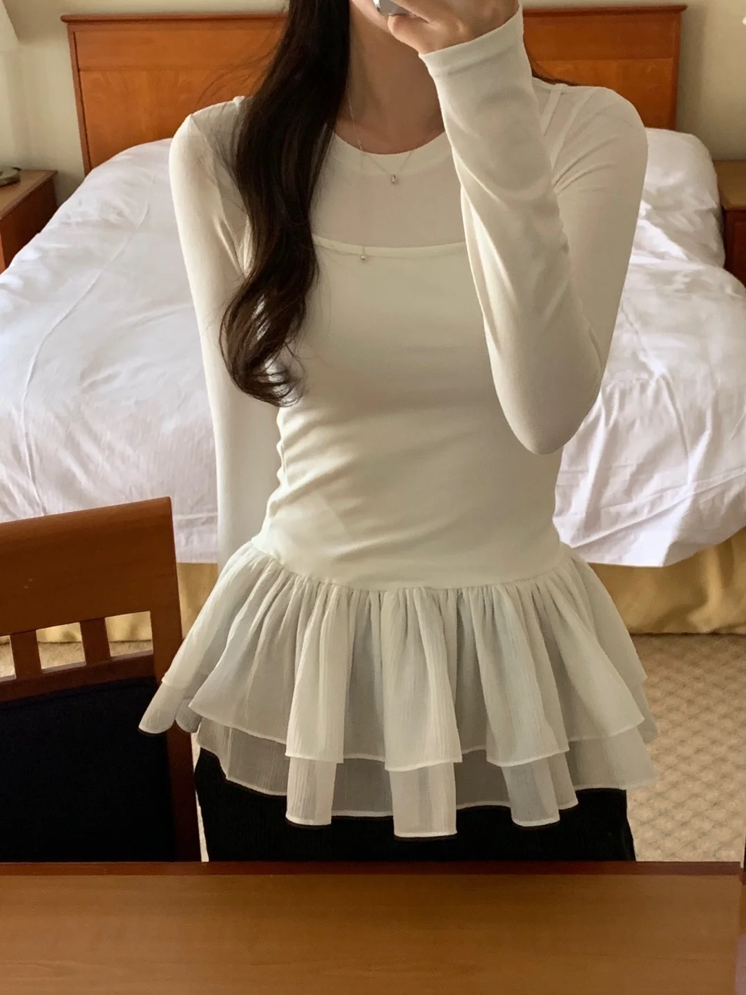 

Ранняя весна, белая футболка с длинным свеком и тортной юбкой, топ на бретелях, корейский женский комплект из двух предметов Faion Commute Sle