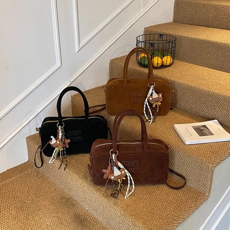 

Elegant Women's Messenger Bag With Leather Material And Classic Paris Style And Casual Vintage Design​