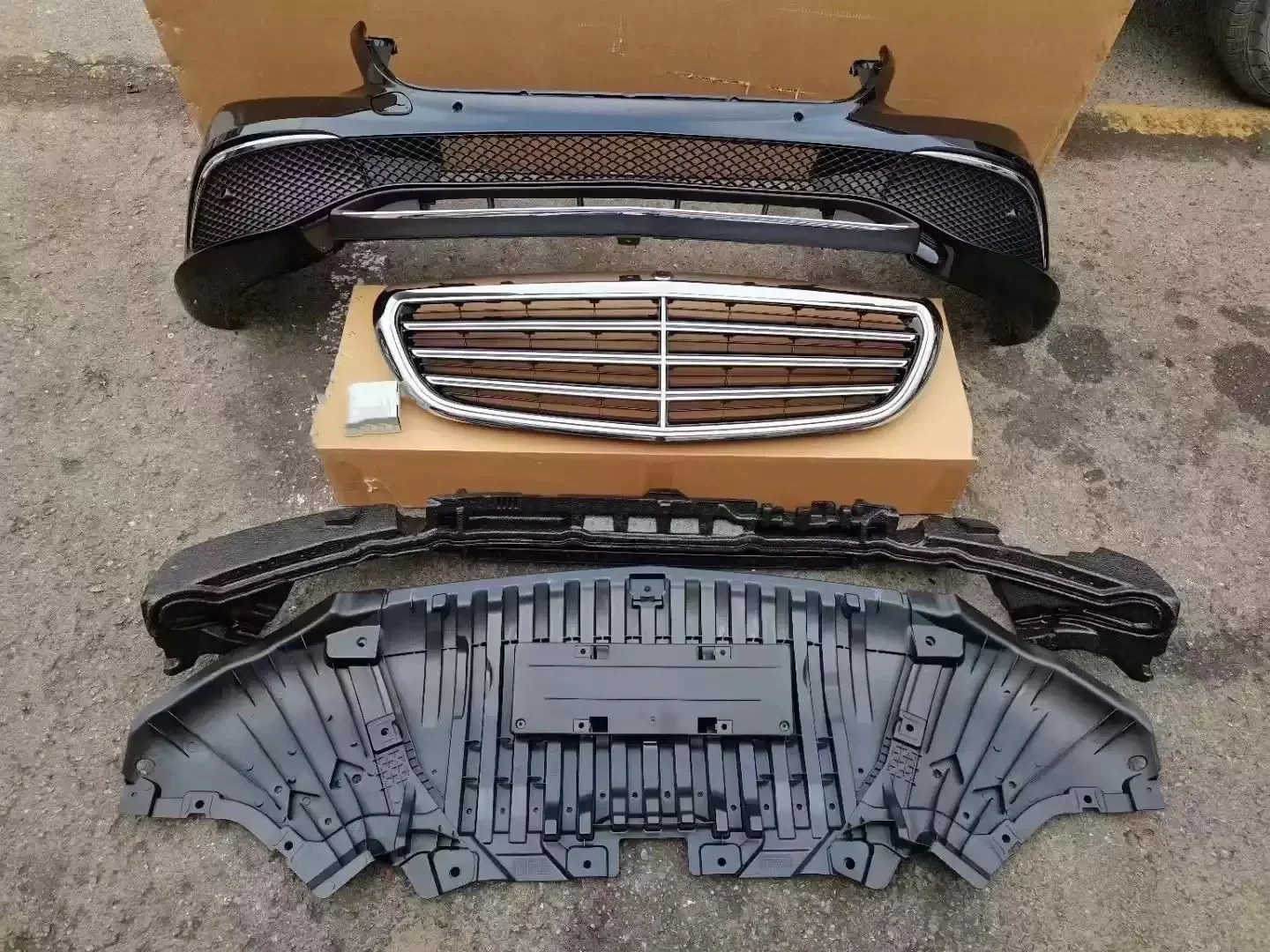 

Car Body kit front bumper surrounded radiator grille fog lamp cover frame for Mercedes Benz E200 E200l E260 E260l E300