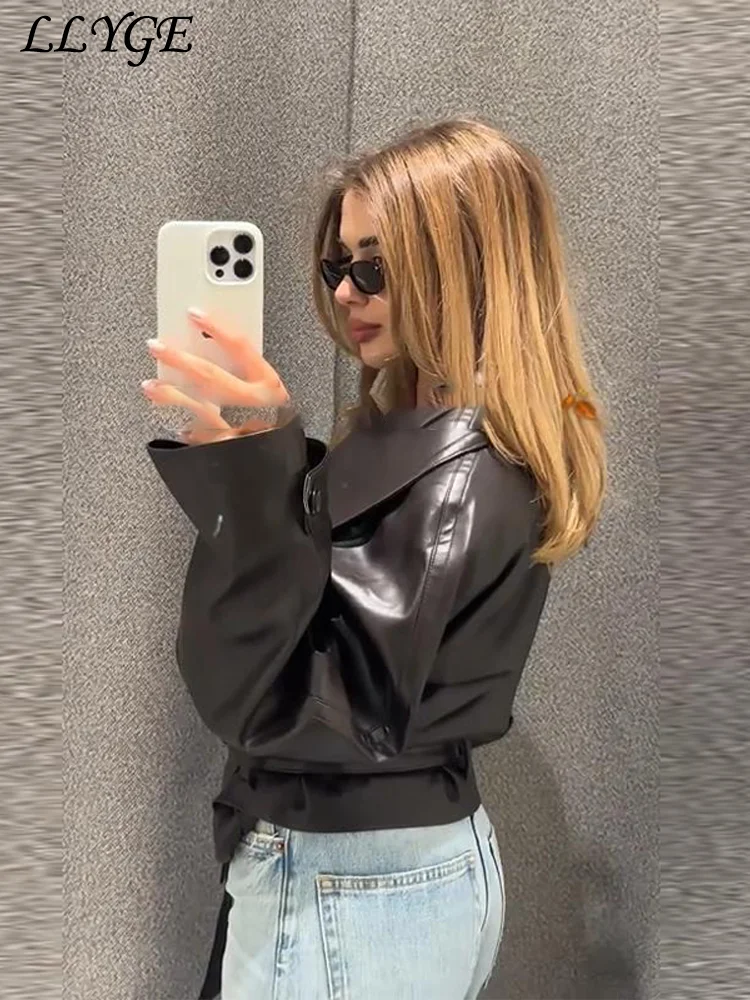 Dámské pouliční zkrácené kožené bundy s páskem, klopou, dvojitým zapínáním na kapsy, dlouhým rukávem, kabátem, podzimem 2025, vintage svrchním oblečením pro ženy - náhled 3
