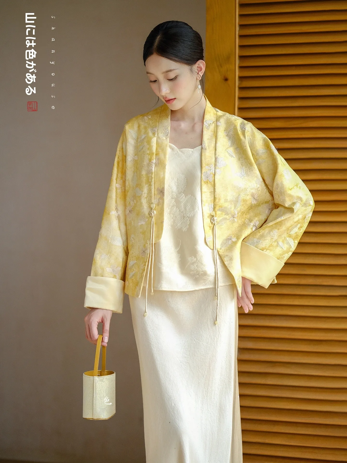 

Новый китайский Sle Young Удобный открытый кардиган с вышивкой Верхняя одежда Осень-зима Одинаковые свободные длинные свеки круглые Ne