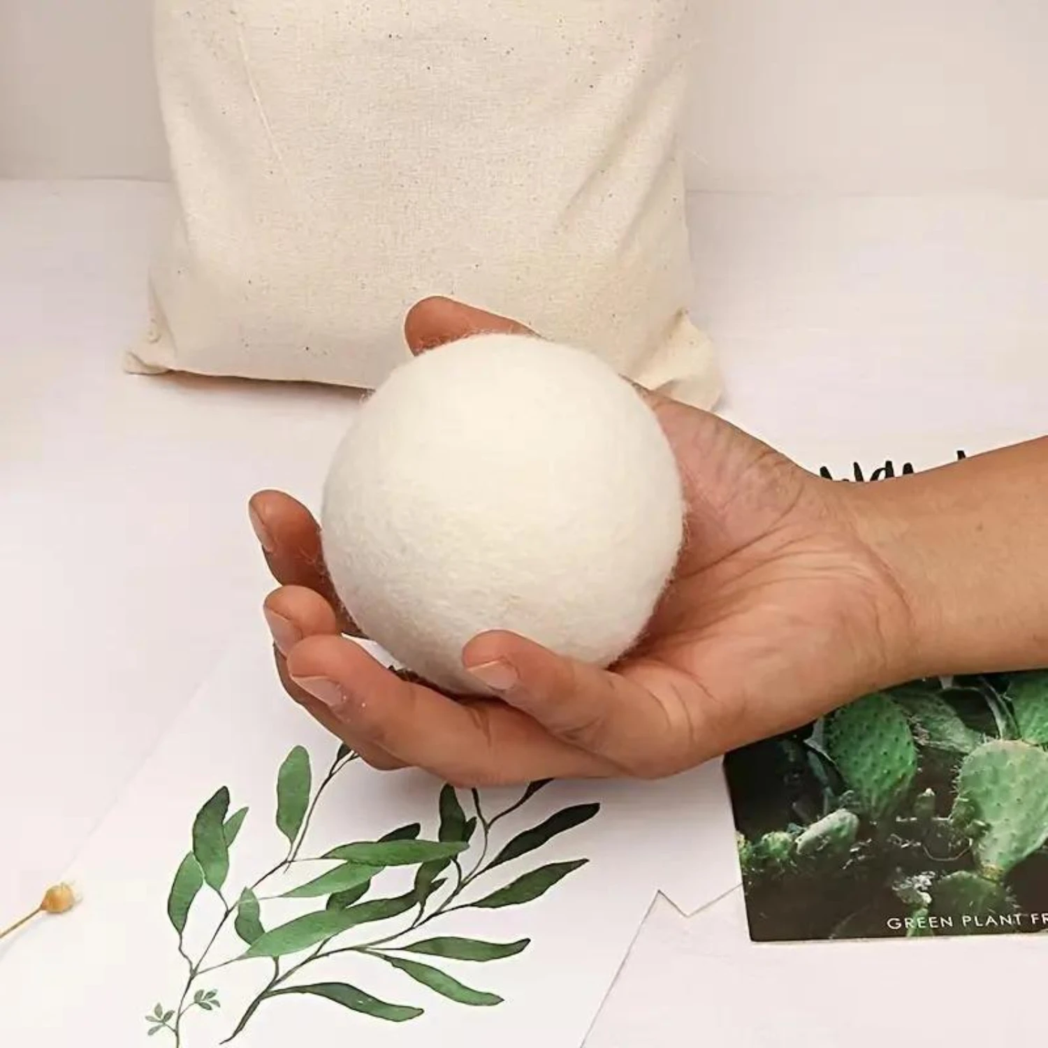 

6PC White wool drying ball (accelerates drying, prevents entanglement, eliminates static electricity)