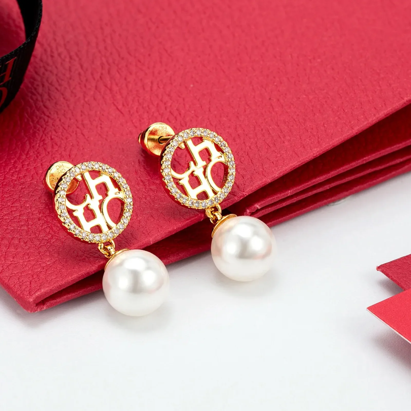 CH Solid Color Earrings High-end High Quality Fashion Design Creative Trend Style Royal Gift Pearl Earrings