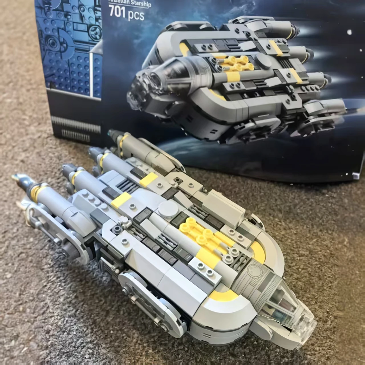 

2026 New 701pcs Star Interstellar Conflict Spaceship Anzellan Starship Building Block Puzzle Model Toy Birthday Ornament Gift