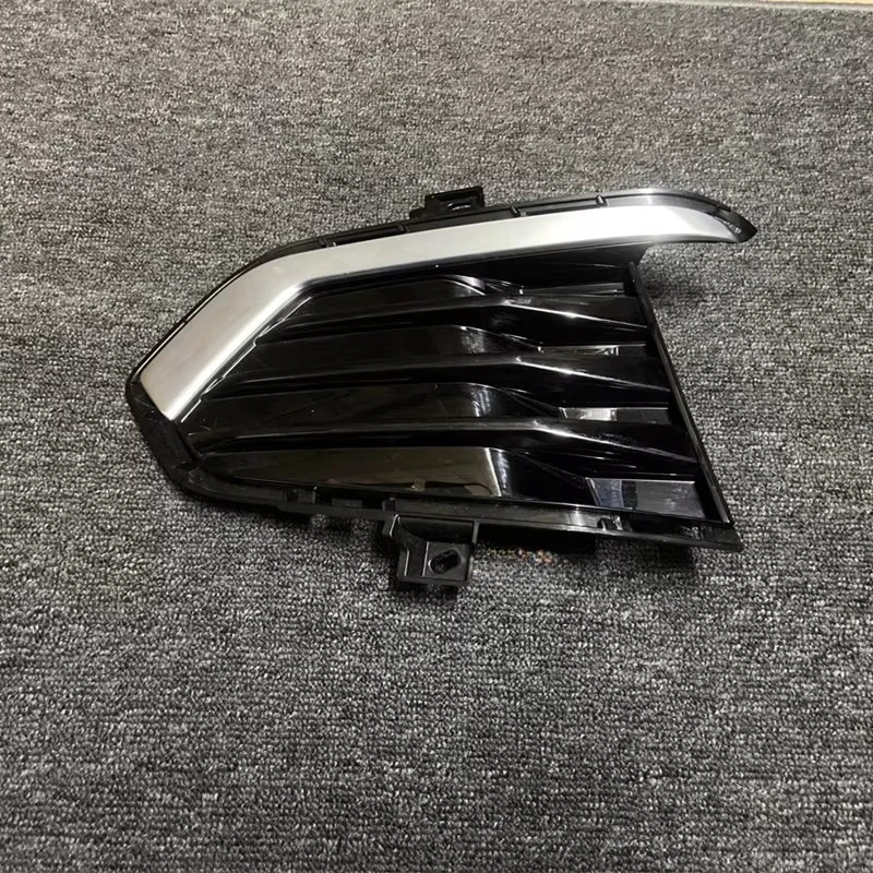 

1pcs For Cadillac XT5 Front Bumper Fog Light Bezel