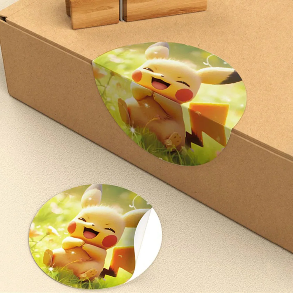 500 قطعة/لفة بيكاتشو الكرتون بوكيمون ختم ملصق DIY بها بنفسك بولي كلوريد الفينيل محمول الشارات الديكور ملصق مكافأة هدية لعبة