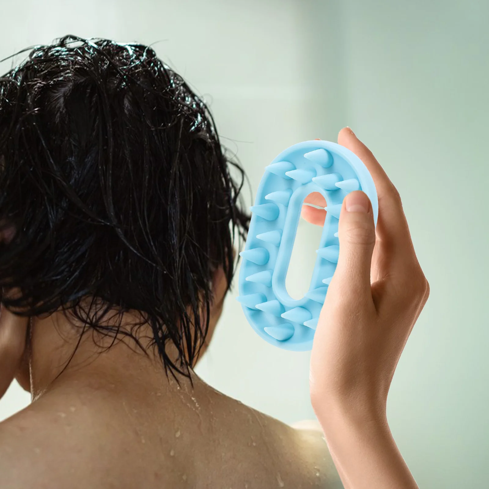 

Эргономичная силиконовая щетка для мытья и массажа волос, портативный дизайн с подвесным отверстием для удобного хранения отшелушивающего средства для волос