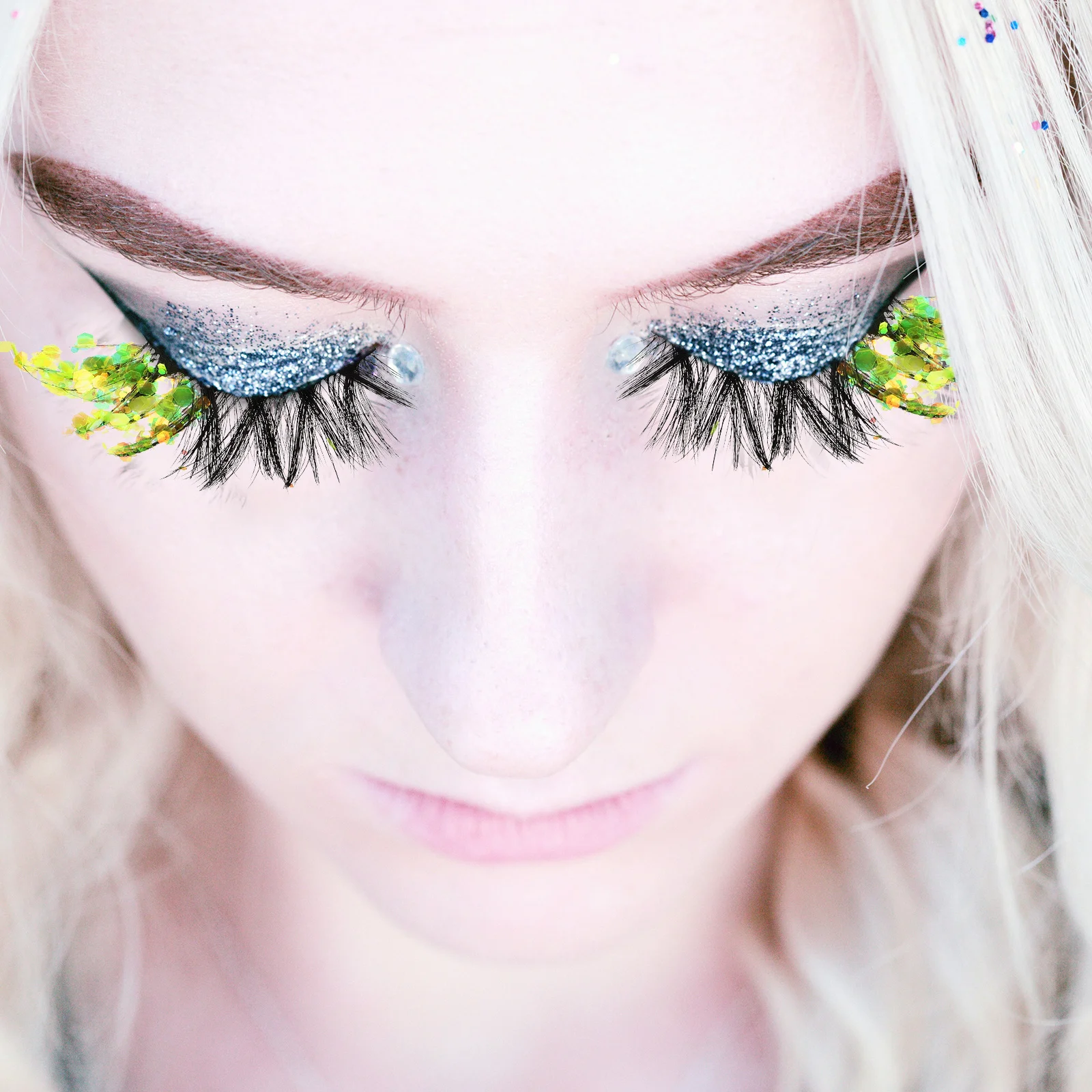 2 pçs glitter cílios postiços coloridos luminosos festival festa cílios naturais tira fina para mulheres maquiagem chicote