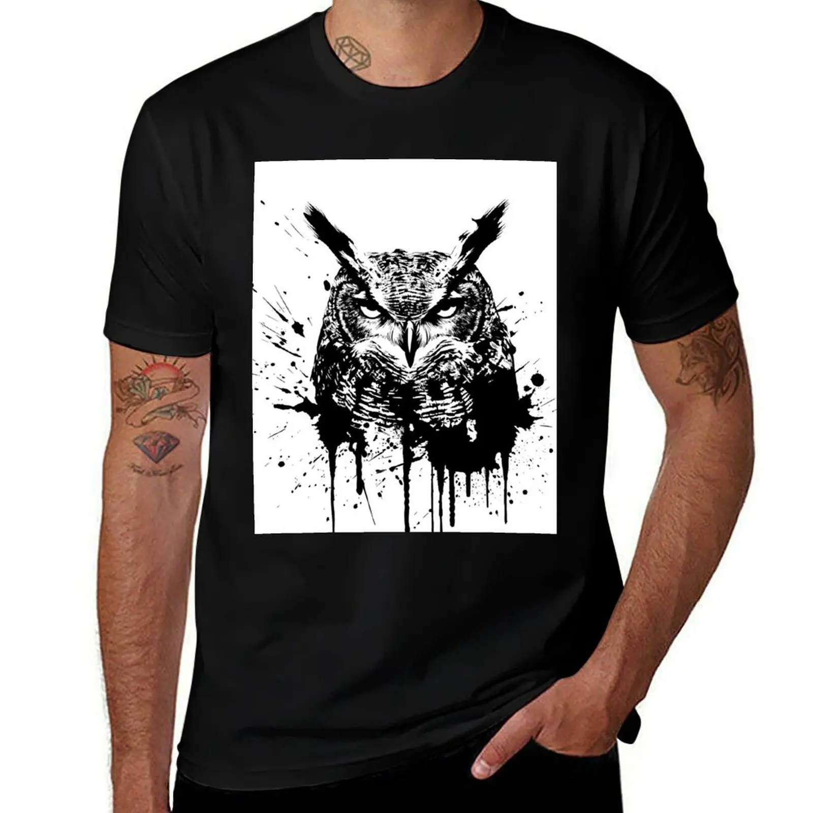Great Horned Owl Ink Splatter T-Shirt Holiday Party for Men T-Shirt