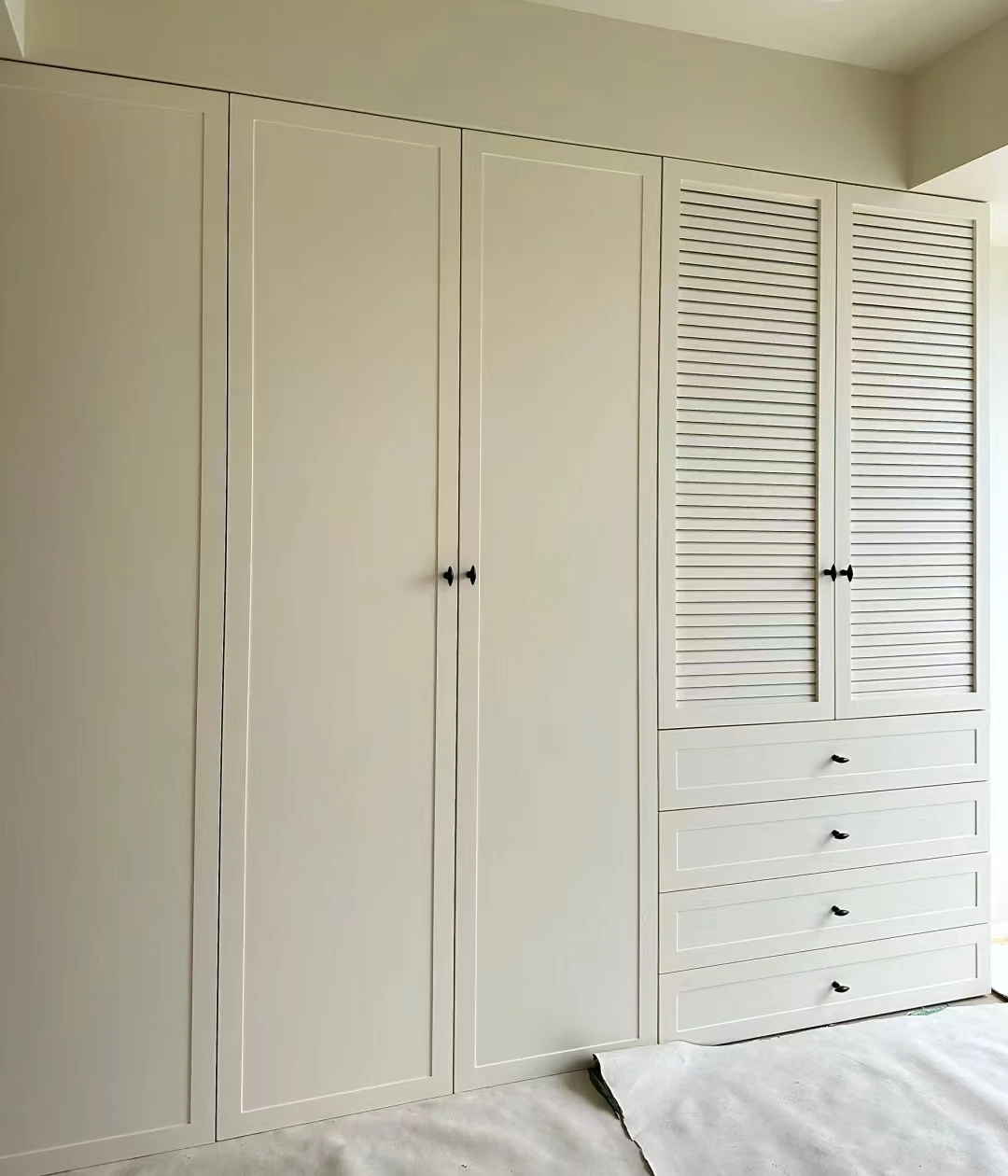 French low profile luxury advanced feeling solid wood push pull folding blinds bedroom wardrobe