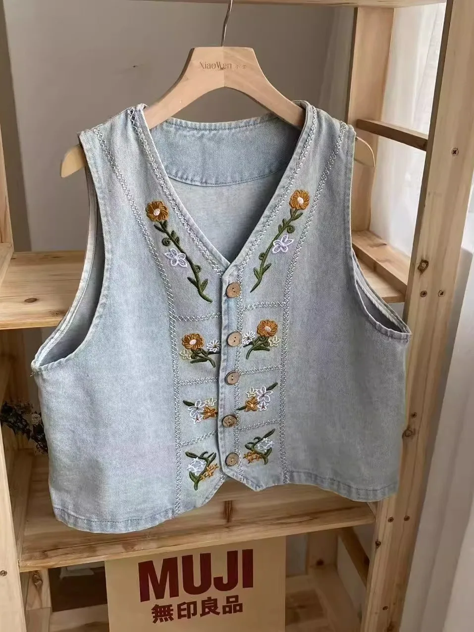 

Women Embroidery Denim Vest Summer New American High Street Sweet Flower V-neck Tops Fashion Oversized Retro Personalized Coat