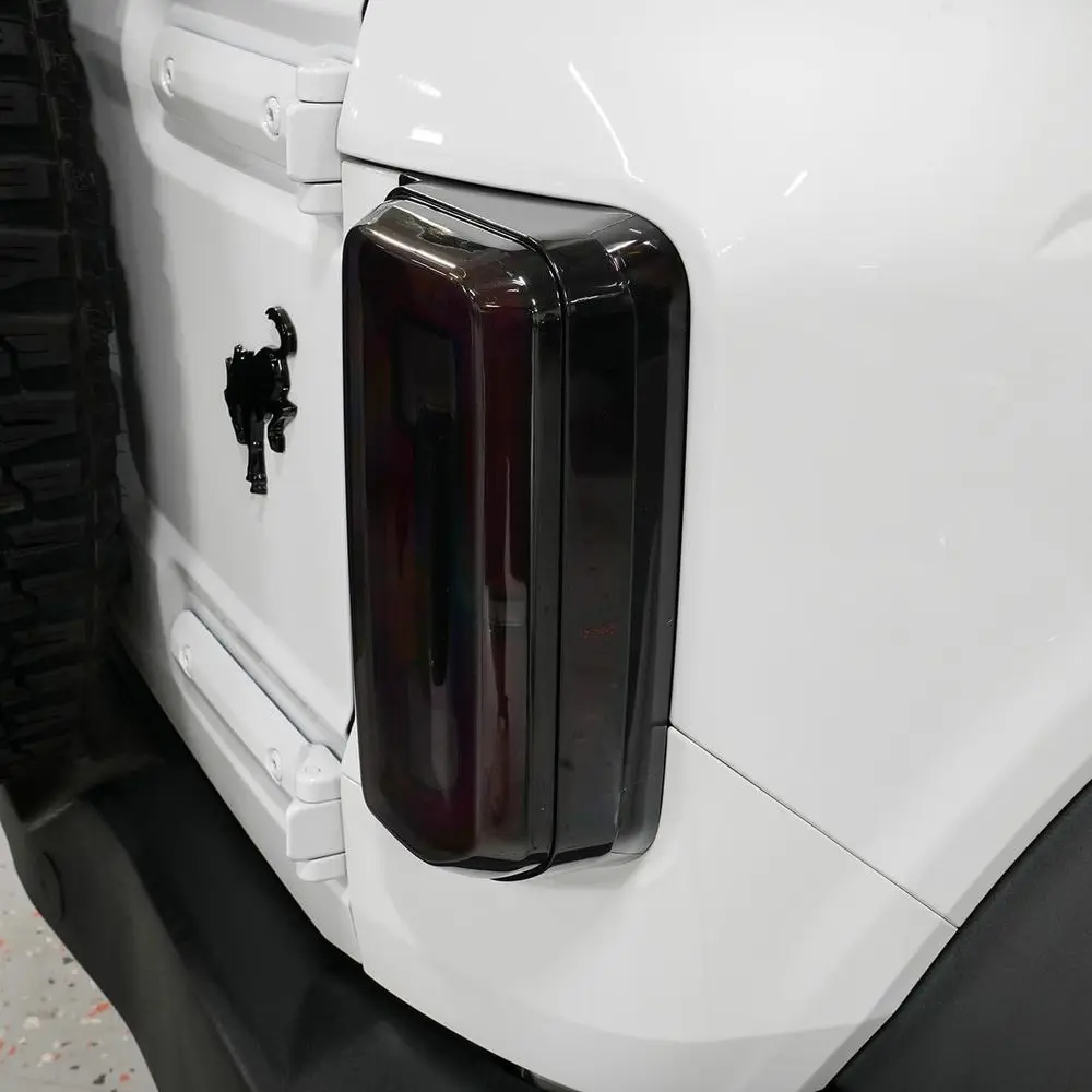 أغطية مصابيح خلفية LED مدخنة IAG I-Line لسيارة Ford Bronco 2021+ 2/4 Door (المصابيح الخلفية LED OEM فقط، لا تناسب القاعدة أو الوضع الرياضي