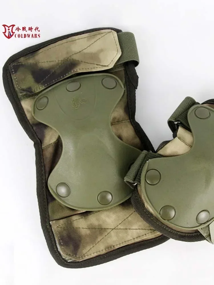 Reproduction of Russian military fans tactical protective gear, a pair of small green men camouflage knee pads and elbow pads